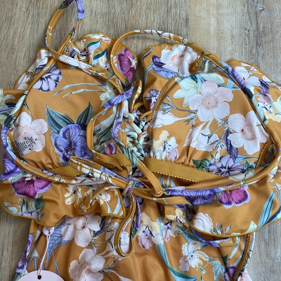 P2F New with tags One Piece Mustard and floral adjustable swimsuit - Picture 10 of 13